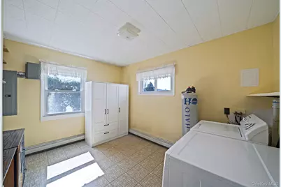 7 Woodpecker Lane, Levittown, NY 11756 - Photo 12
