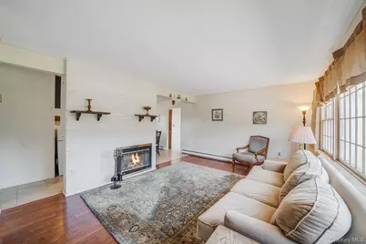 7 Woodpecker Lane, Levittown, NY 11756 - Photo 6