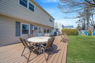 7 Woodpecker Ln, Levittown, NY 11756 - Photo 26