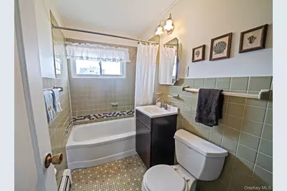 7 Woodpecker Lane, Levittown, NY 11756 - Photo 14