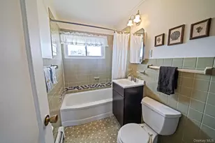 7 Woodpecker Ln, Levittown, NY 11756 - Photo 14