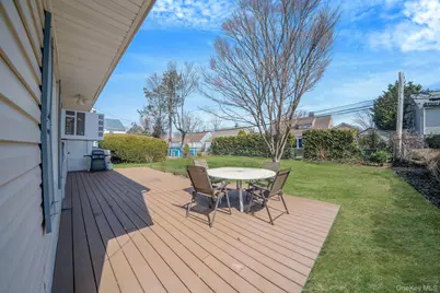 7 Woodpecker Lane, Levittown, NY 11756 - Photo 28