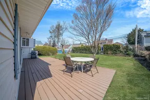 7 Woodpecker Ln, Levittown, NY 11756 - Photo 28