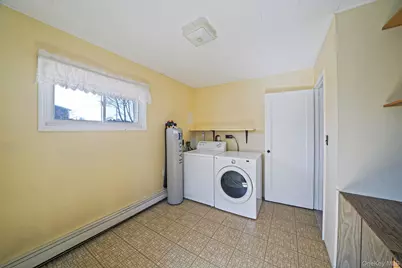 7 Woodpecker Lane, Levittown, NY 11756 - Photo 14