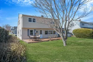 7 Woodpecker Ln, Levittown, NY 11756 - Photo 32