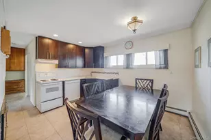 7 Woodpecker Ln, Levittown, NY 11756 - Photo 4