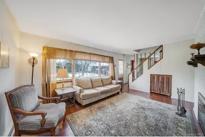 7 Woodpecker Lane, Levittown, NY 11756 - Photo 8