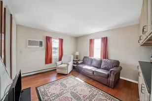 7 Woodpecker Ln, Levittown, NY 11756 - Photo 10