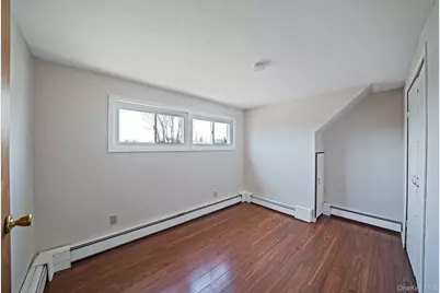 7 Woodpecker Lane, Levittown, NY 11756 - Photo 16