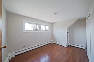 7 Woodpecker Ln, Levittown, NY 11756 - Photo 16