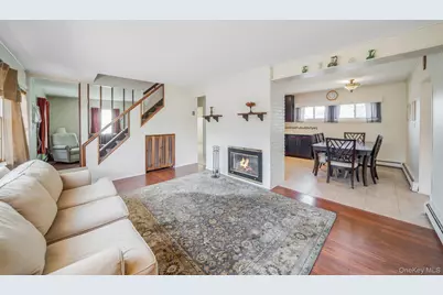 7 Woodpecker Lane, Levittown, NY 11756 - Photo 8