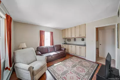 7 Woodpecker Lane, Levittown, NY 11756 - Photo 10