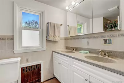 892 Bryant Avenue, New Hyde Park, NY 11040 - Photo 18