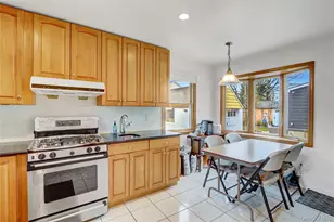 892 Bryant Ave, New Hyde Park, NY 11040 - Photo 14