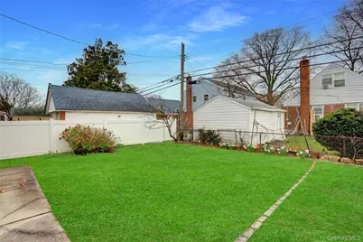 892 Bryant Avenue, New Hyde Park, NY 11040 - Photo 32