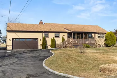 7 Montgomery Lane, Bay Shore, NY 11706 - Photo 1