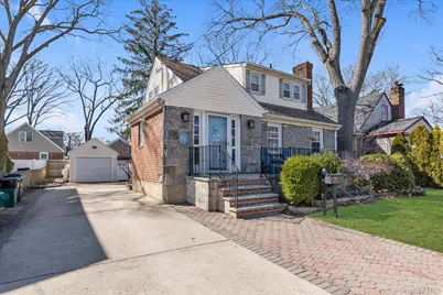 81 Stuart Street, Lynbrook, NY 11563 - Photo 22