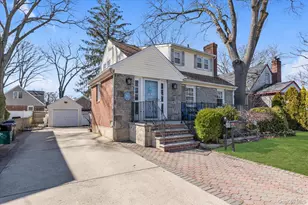 81 Stuart St, Lynbrook, NY 11563 - Photo 22