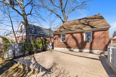 81 Stuart Street, Lynbrook, NY 11563 - Photo 20