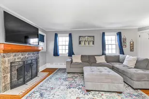 81 Stuart St, Lynbrook, NY 11563 - Photo 2