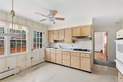 4 E Rampasture Road, Hampton Bays, NY 11946 - Photo 10