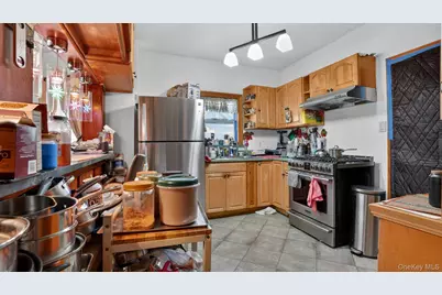 9429 Park Lane S, Woodhaven, NY 11421 - Photo 6
