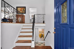 372 Clay Pitts Rd, East Northport, NY 11731 - Photo 2