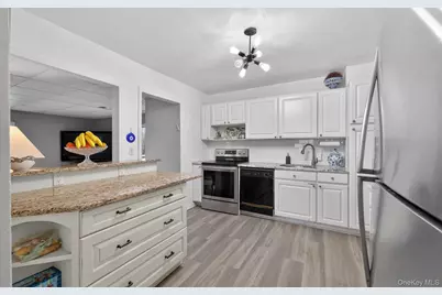 372 Clay Pitts Road, East Northport, NY 11731 - Photo 10