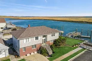 255 Delaware Ave, Island Park, NY 11558 - Photo 18