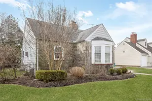 124 Greystone Rd, Rockville Centre, NY 11570 - Photo 2