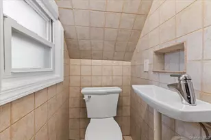 348 Mulry Ln, Lawrence, NY 11559 - Photo 10