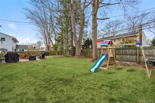 31 Munson Ct, Melville, NY 11747 - Photo 38