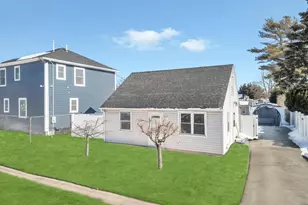 1333 5th Ave, Bay Shore, NY 11706 - Photo 2