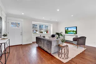 10 Poet Ln, Greenlawn, NY 11740 - Photo 4