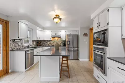 4 Stonewall Farm Road, Mahopac, NY 10541 - Photo 2