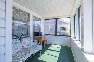 65 Jarvis Pl, Lynbrook, NY 11563 - Photo 4