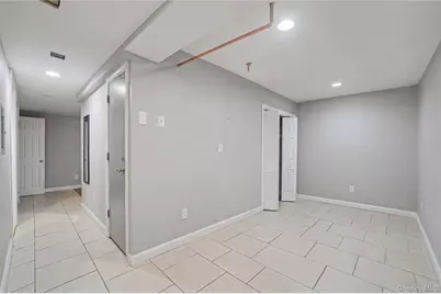 77 Robertson Avenue, White Plains, NY 10606 - Photo 28