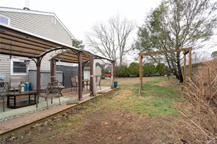 36 Narragansett Ave, Medford, NY 11763 - Photo 14