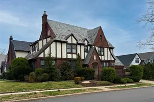 59 Willow St, Floral Park, NY 11001 - Photo 2