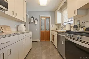 2 Squirrel Dr, East Rockaway, NY 11518 - Photo 8