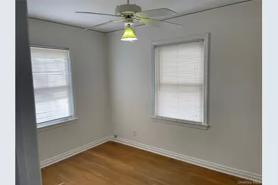 8 Cameron Lane, Valley Stream, NY 11581 - Photo 16