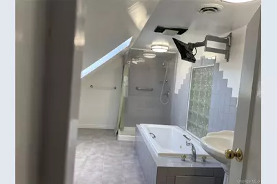 8 Cameron Lane, Valley Stream, NY 11581 - Photo 30