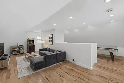 19450 Murdock Avenue, Saint Albans, NY 11412 - Photo 10