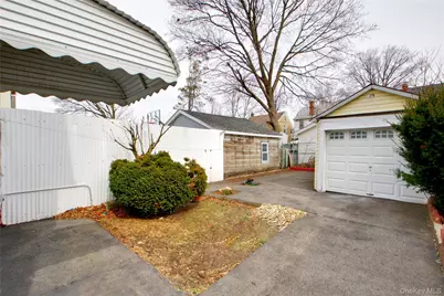 9031 204th Street, Hollis, NY 11423 - Photo 18