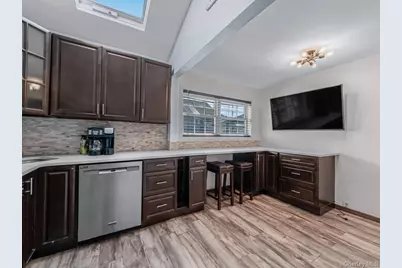 2 Hyannis Court, East Rockaway, NY 11518 - Photo 8