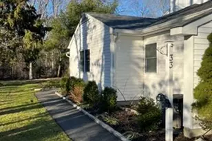 33 Bass Ct, Manorville, NY 11949 - Photo 4