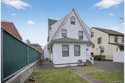 3512 Utopia Parkway, Flushing, NY 11358 - Photo 24