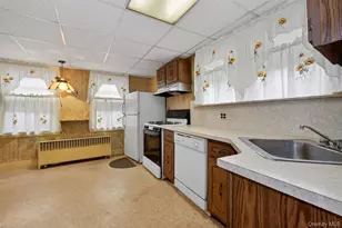 35-12 Utopia Pkwy, Flushing, NY 11358 - Photo 10