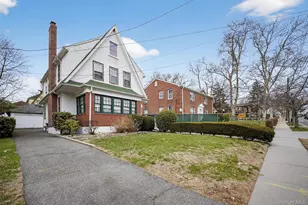 35-12 Utopia Pkwy, Flushing, NY 11358 - Photo 2