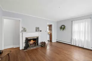 7 Hazelwood Pl, Huntington, NY 11743 - Photo 10